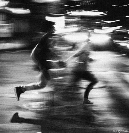 7 Pasangan Berlari di Jalanan Aesthetic Blur