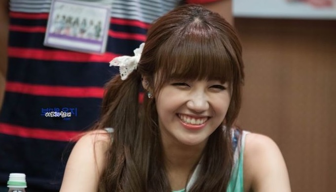 Jung Eun-ji smile